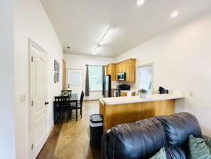 Interior - Chateau 8, spacious townhouse in Tickfaw, LA (Tickfaw)