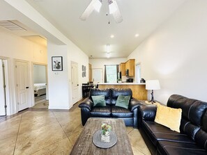 Smart TV - Chateau 8, spacious townhouse in Tickfaw, LA (Tickfaw)