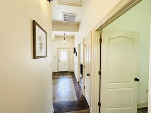 Interior - Chateau 8, spacious townhouse in Tickfaw, LA (Tickfaw)