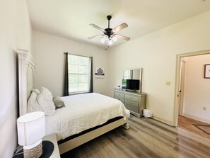 2 bedrooms, iron/ironing board, travel cot, free WiFi
