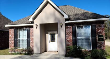 Chateau 8, spacious townhouse in Tickfaw, LA