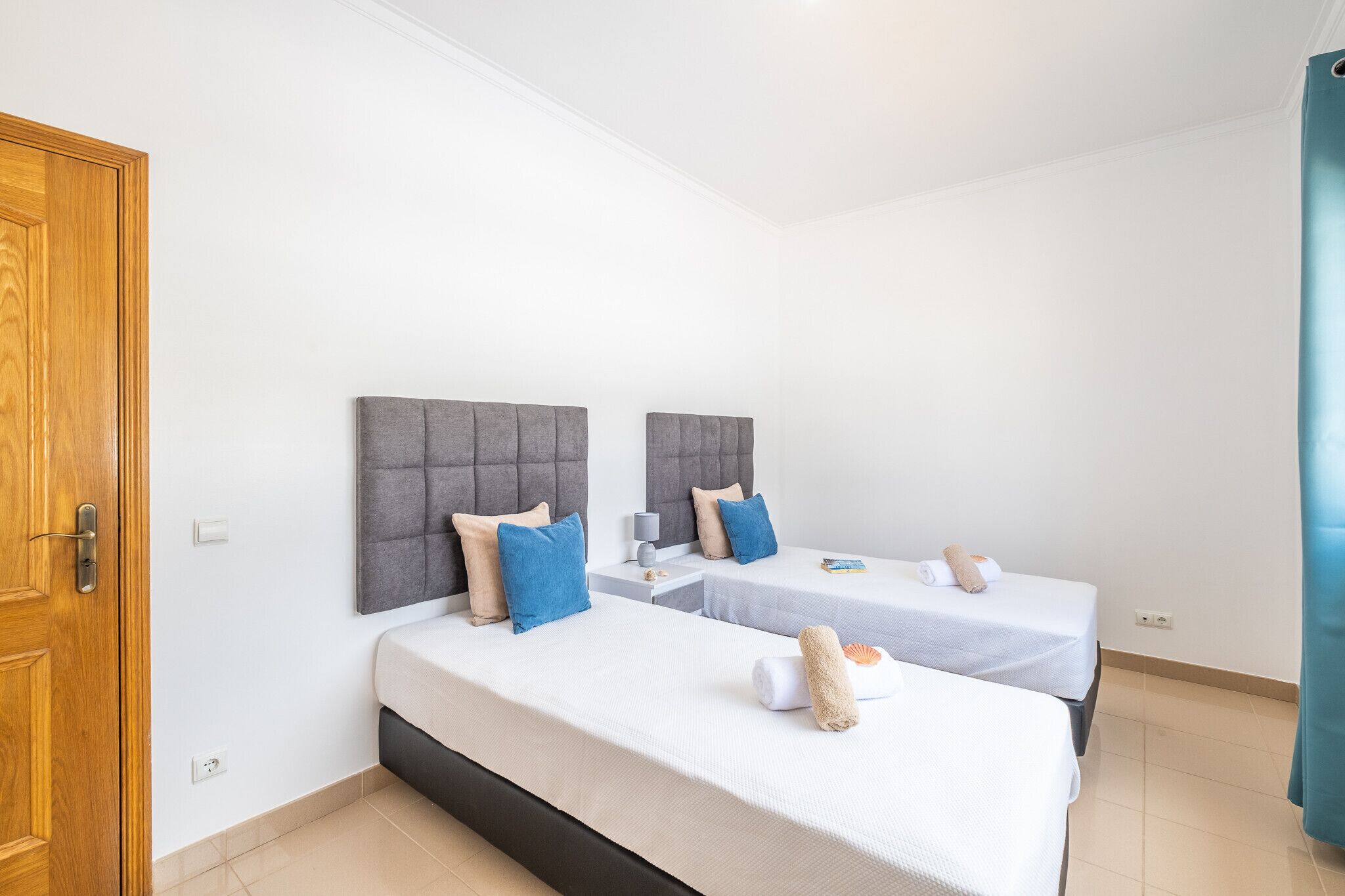 6 chambres, fer et planche à repasser, Wi-Fi gratuit, draps fournis