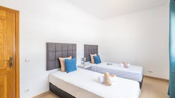 6 chambres, fer et planche à repasser, Wi-Fi gratuit, draps fournis