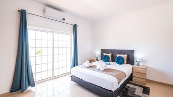 6 bedrooms, iron/ironing board, WiFi (free), bed sheets