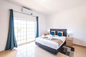 6 bedrooms, iron/ironing board, free WiFi, bed sheets - Villa with Saltwater Swimming Pool (Albufeira)