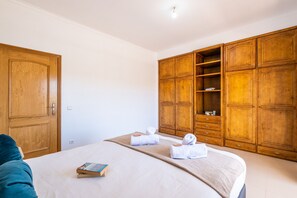6 Schlafzimmer, Bügeleisen/Bügelbrett, kostenloses WLAN, Bettwäsche