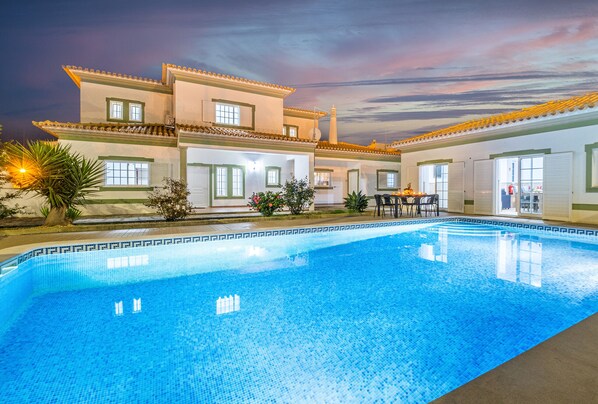 Pool - Villa with Saltwater Swimming Pool (Albufeira)