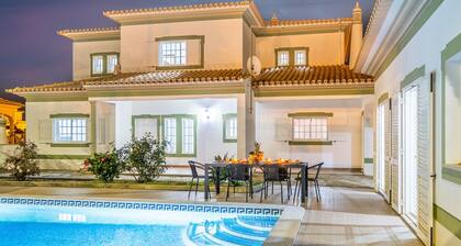 6BR + Annex, BBQ & Private Pool in Albufeira