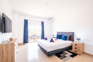 6 bedrooms, iron/ironing board, free WiFi, bed sheets - Villa with Saltwater Swimming Pool (Albufeira)