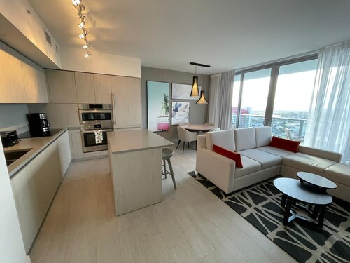 Hyde Beach 19th floor sea view