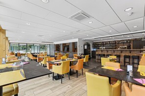 Restaurant - Hôtel Akena Molinges - La Brocatelle (Chassal-Molinges)