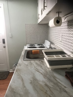 Køleskab, mikrobølgeovn, ovn, kogeplade