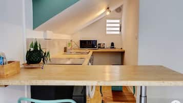 Fridge, microwave, stovetop, coffee/tea maker