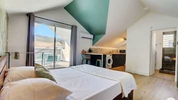 Iron/ironing board, free WiFi, bed sheets