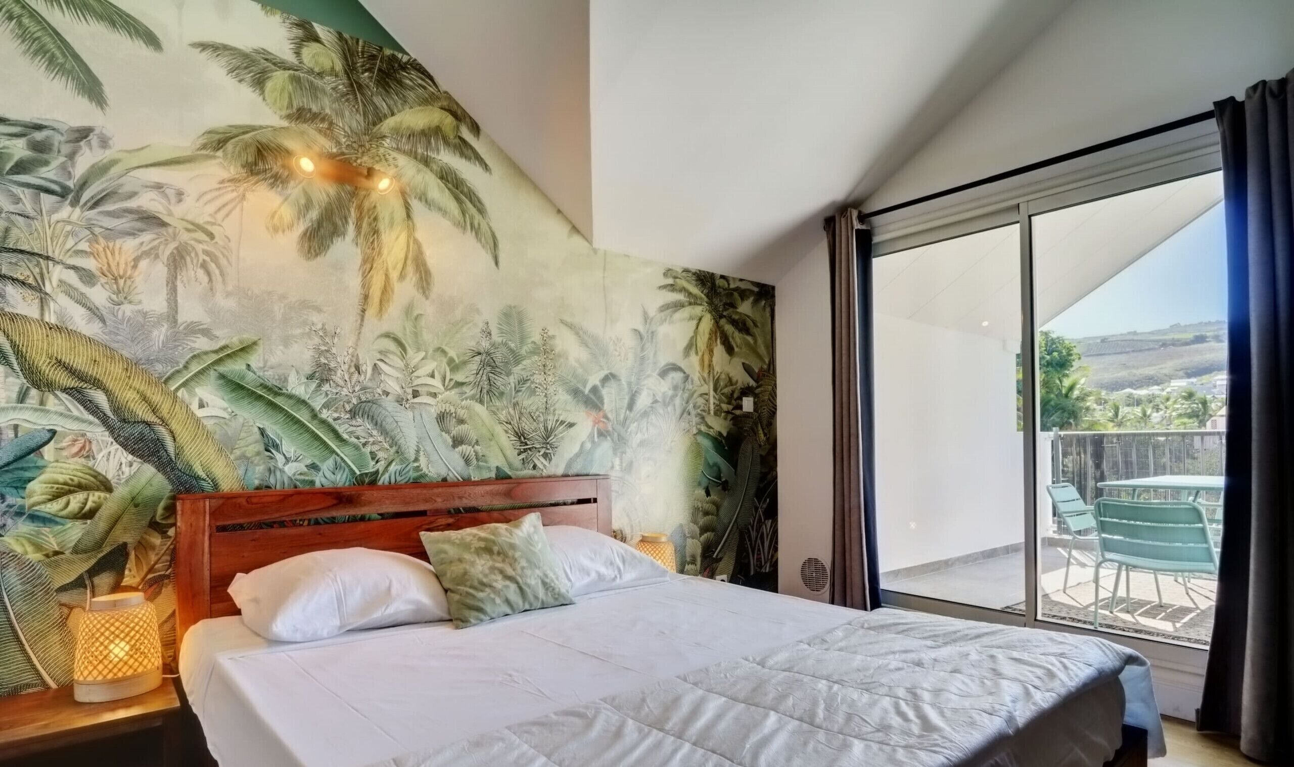 Fer et planche à repasser, Wi-Fi gratuit, draps fournis