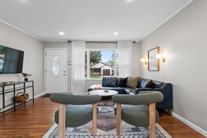 電視、電子遊戲、足球機、書籍