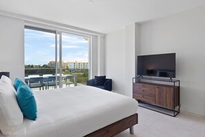 2 bedrooms, in-room safe, iron/ironing board, travel cot - Ocean View Serenity Steps from the Beach at O Condo 28 by Bocobay (Noord)