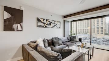 Familienapartment | Wohnbereich | Flachbildfernseher