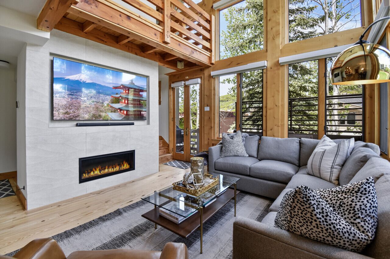 Smart TV, fireplace, computer monitors