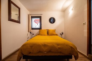 3 slaapkamers, een strijkplank/strijkijzer, wifi, beddengoed