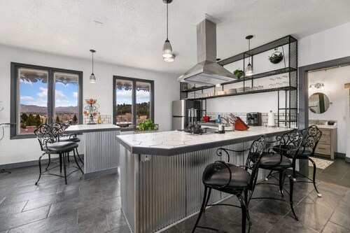 Luxury Downtown Estes Park 2 Bedroom Lic. #6075