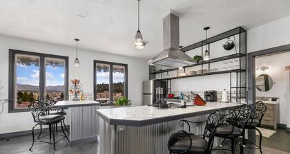Luxury Downtown Estes Park 2 Bedroom Lic. #6075