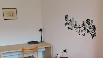 1 camera, una scrivania, ferro/asse da stiro, Wi-Fi gratuito
