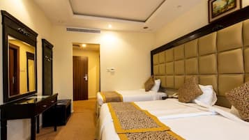 Basic Triple Room | Minibar, soundproofing, iron/ironing board, free WiFi