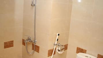 Shower, rainfall showerhead, free toiletries, hair dryer