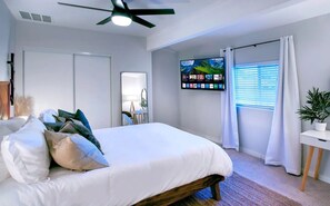 4 多间卧室、办公桌、旅行婴儿床、免费 WiFi