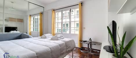 1 habitación, tabla de planchar con plancha y wifi