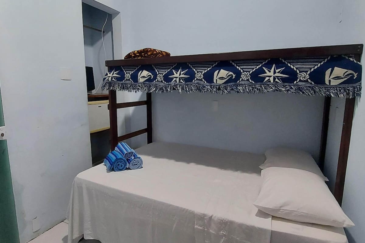 Minibar, free WiFi, bed sheets