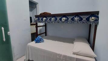 Basic Triple Room | Minibar, free WiFi, bed sheets