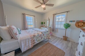4 habitaciones, tabla de planchar con plancha y cuna de viaje 