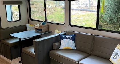 Lakefront Glamping Cadiz KY