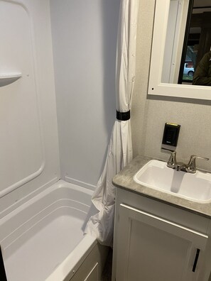 Duschwanne, Toilettenpapier