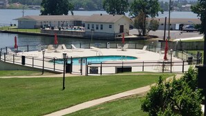 A private pool area with lounge chairs and a sign indicating no trespassing. - Lovely Lake Hamilton Condo, 1BR, Main Channel with an AMAZING VIEW! w/ boat slip (Hot Springs)