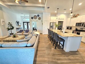 Smart TV, table tennis