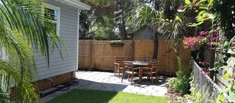 Casa Lola Downtown Cottage