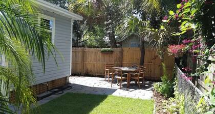 Casa Lola Downtown Cottage