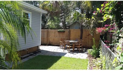 Casa Lola Downtown Cottage
