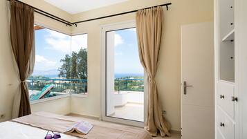 5 soveværelser, pengeskab på værelset, lydisolering