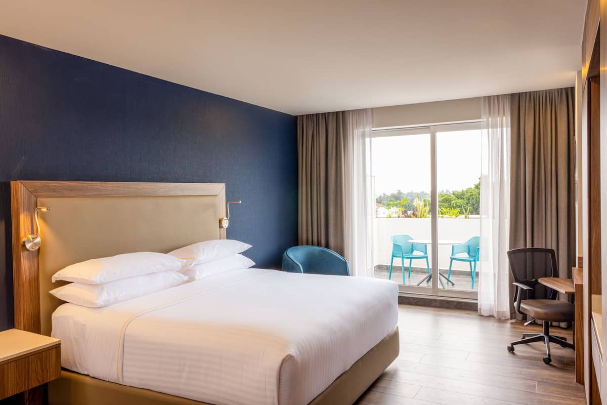 Deluxe Room, 1 King Bed, Non Smoking, City View (Balcony) | Premium bedding, down comforters, in-room safe, desk