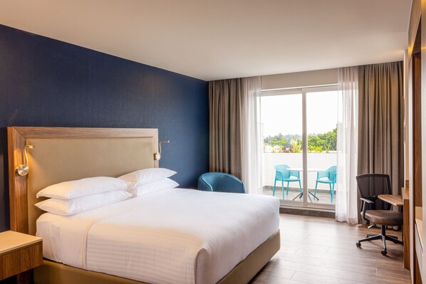 Chambre Deluxe, 1 trÚs grand lit, vue ville (Balcony) | Literie de qualité supérieure, couette en duvet d'oie