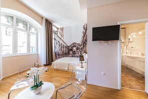 City-Zimmer | Allergikerbettwaren, Zimmersafe, Schreibtisch