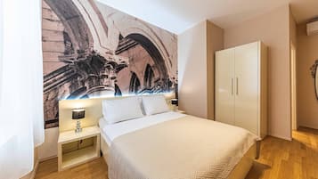 Habitación urbana | Ropa de cama hipoalergénica y caja de seguridad en la habitación