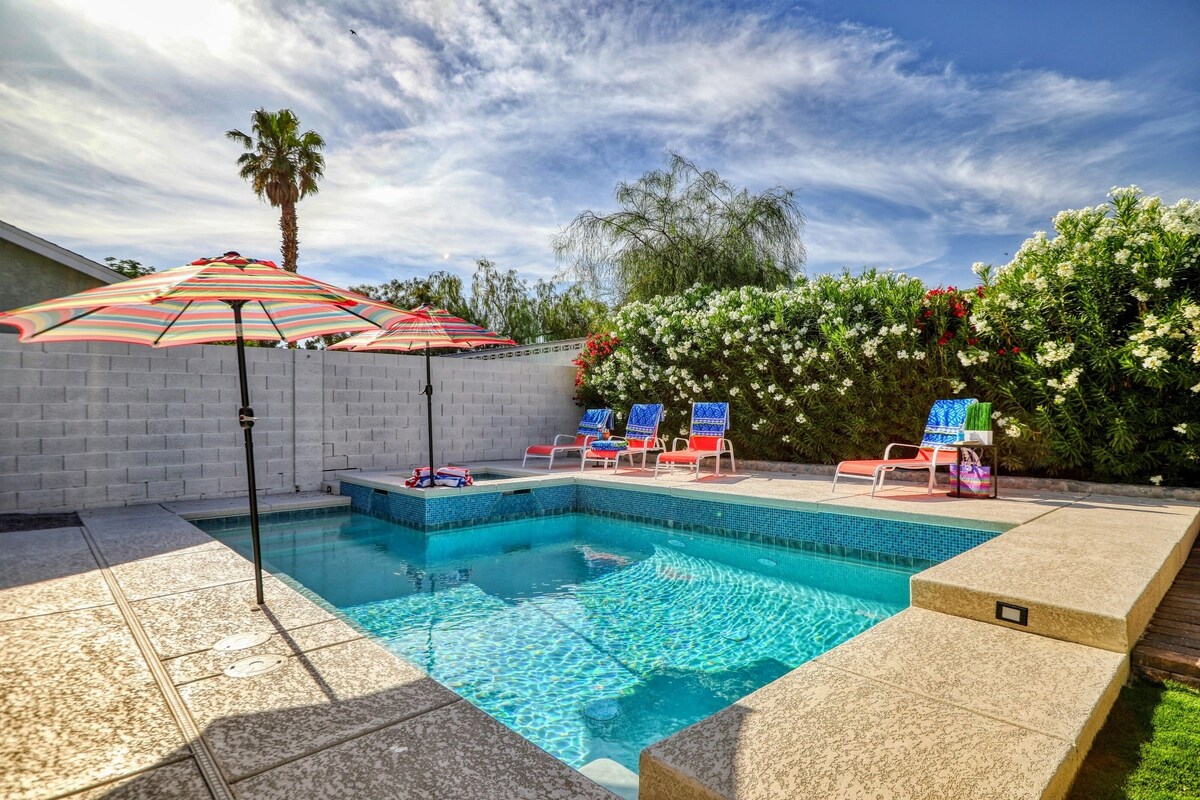 Fully licensed pool home w/outdoor kitchen.