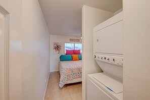 2 bedrooms, iron/ironing board, free WiFi, bed sheets