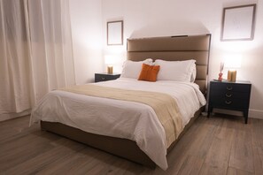 2 Schlafzimmer, Zimmersafe, Schreibtisch, Bügeleisen/Bügelbrett