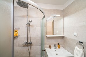 Shower, free toiletries, hair dryer, towels